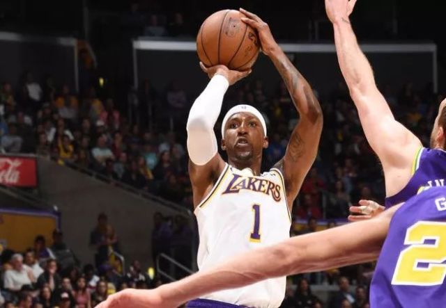  锡安复出首秀高效鹈鹕爆冷击败湖人终结其连胜  